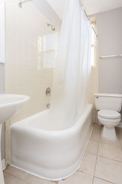 Building Photo - 7147 S Jeffery Blvd