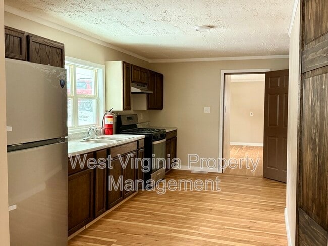 Building Photo - 172 Sullivan Rd