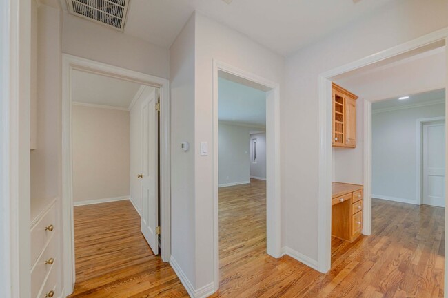 Building Photo - 2740 Burkshire Ave