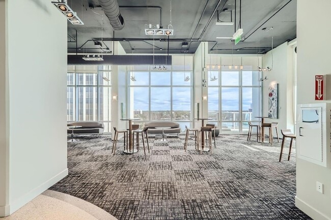 Building Photo - 150 E Robinson St