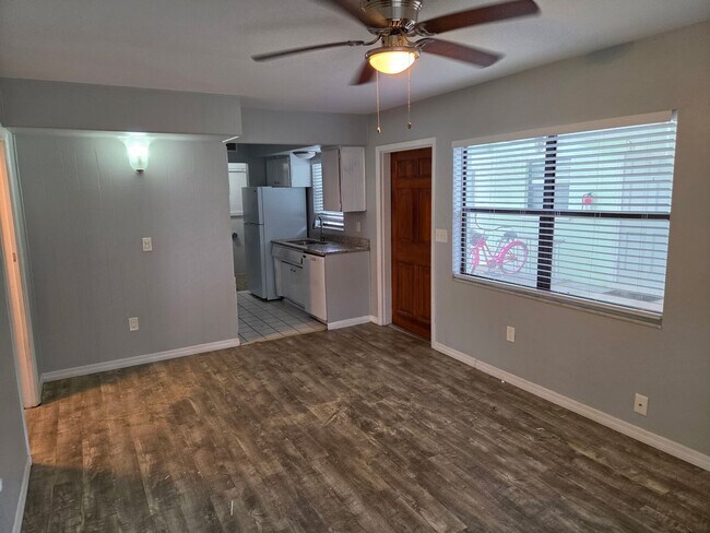 Building Photo - 2939 Los Altos Dr