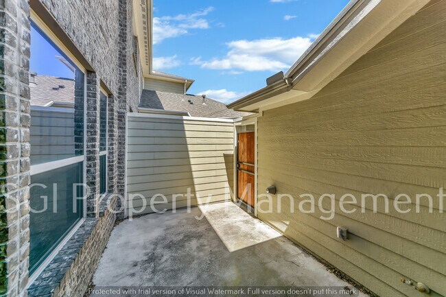 Building Photo - 679 Emily Ln