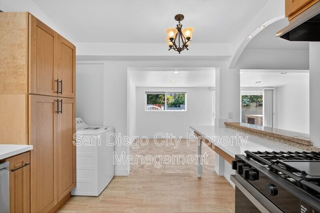 Building Photo - 2363 Judson St