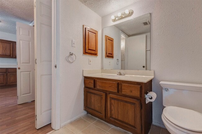 Building Photo - 200 Pecan Dr