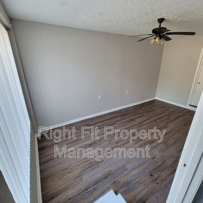 Building Photo - 3960 Trask Dr