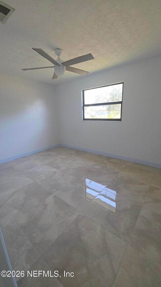 Building Photo - 10791 Luana Dr N