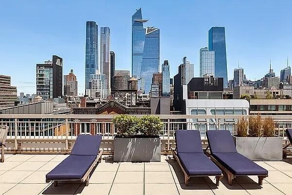 Building Photo - 520 W 23 St