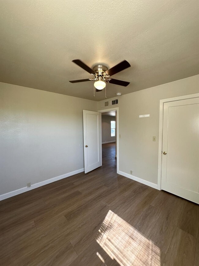 Building Photo - 3083 E Rose Ave