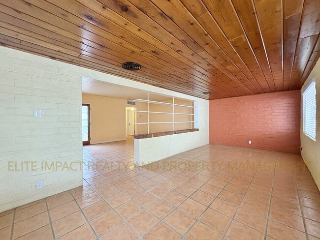 Building Photo - 1723 N Desmond Ln