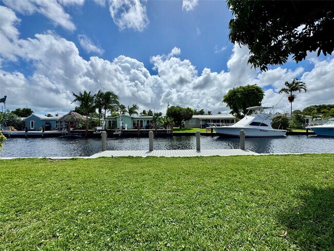 Building Photo - 1008 Mango Isle