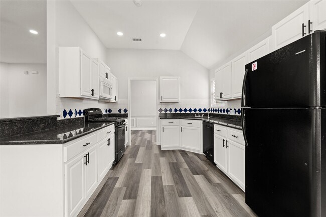 Building Photo - 19423 Misty Cove Dr