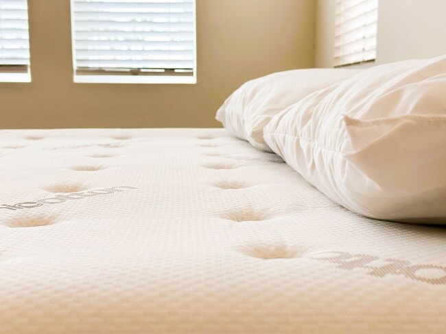 Building Photo - COMING SOON! * RARE OPPORTUNITY * SENIOR (55+) ROOM FOR RENT IN PRISTINE GATED COMMUNITY IN MENIFEE!