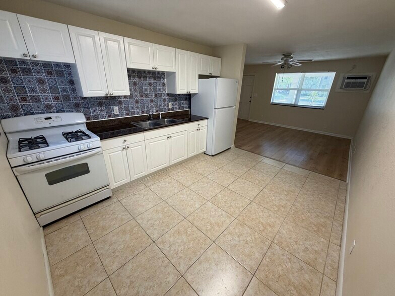 Kitchen - 508 Eastwind Dr