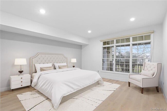 Building Photo - 126 Doral Greens Dr W