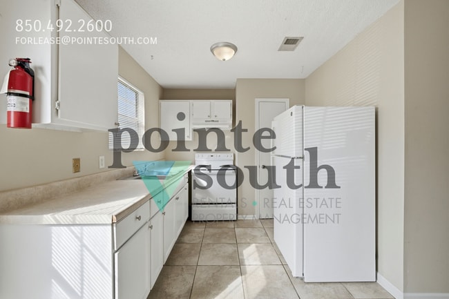 Building Photo - 6413 Schoel Ln