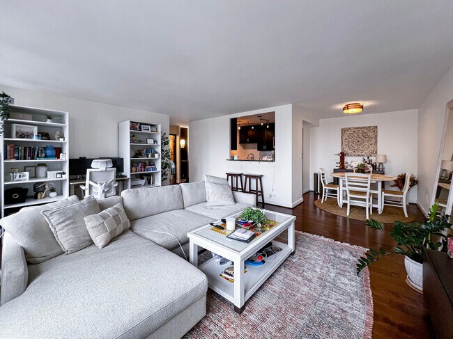 Building Photo - 1400 N State Pkwy