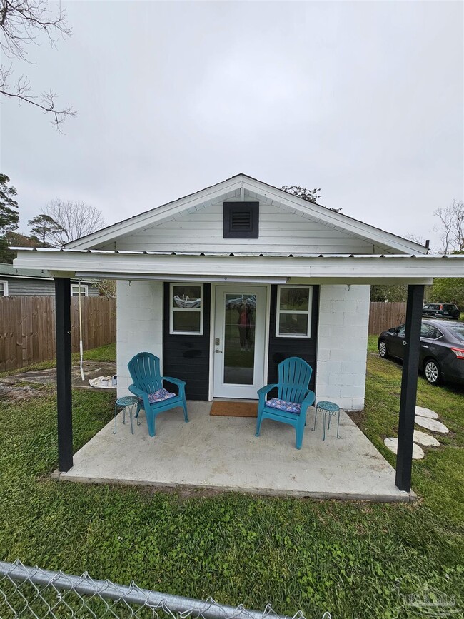 Primary Photo - 9775 N Loop Rd