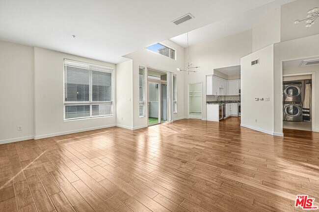 Building Photo - 13044 Pacific Promenade