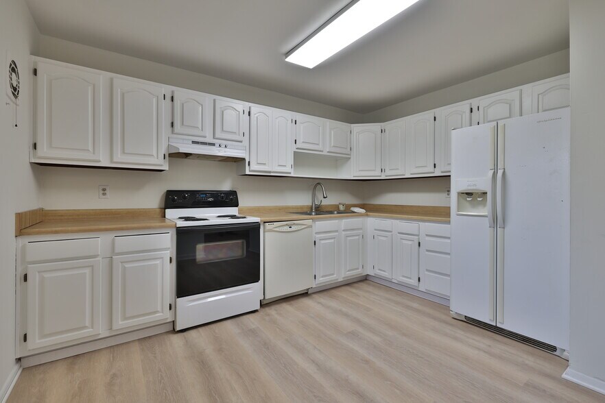 Kitchen - Built-in Dishwasher - 11849 Ramsdale Ct