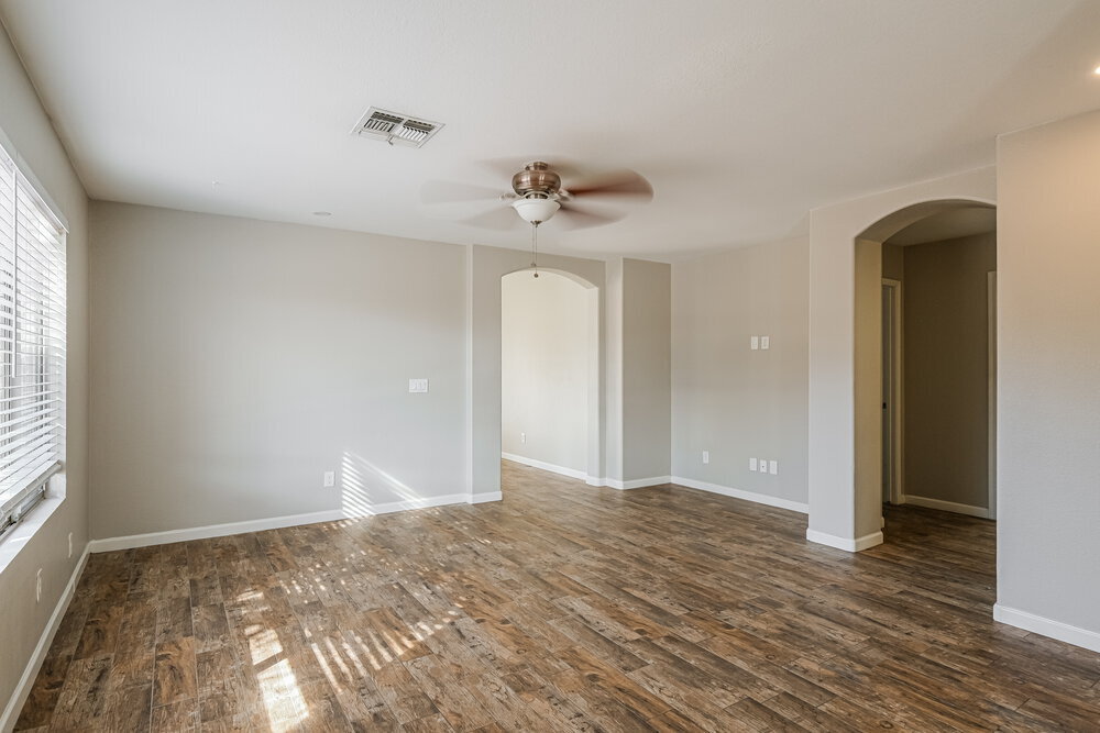 Building Photo - 10898 W Alvarado Rd