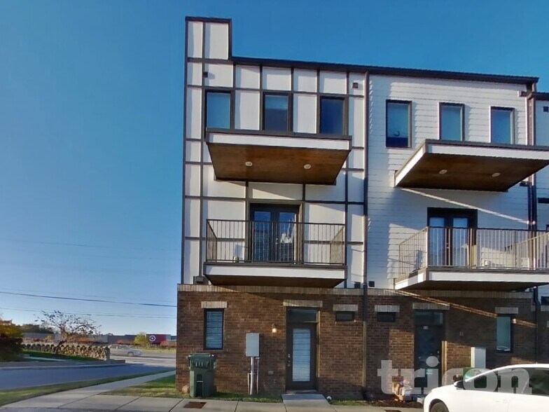 Building Photo - 6813 Charlotte Pike