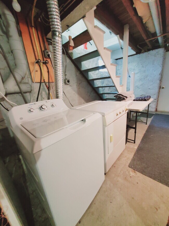 Building Photo - 61 Palmer St