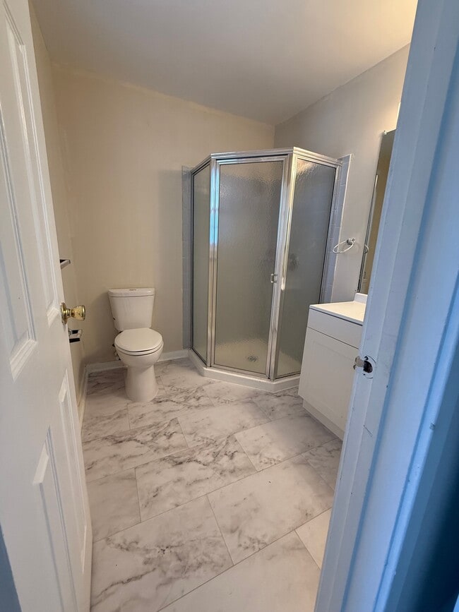 Building Photo - 208 Heather Croft