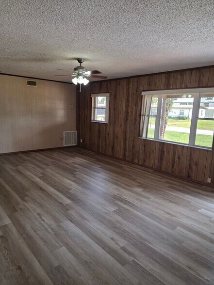 Building Photo - 2910 Zephyr Ln