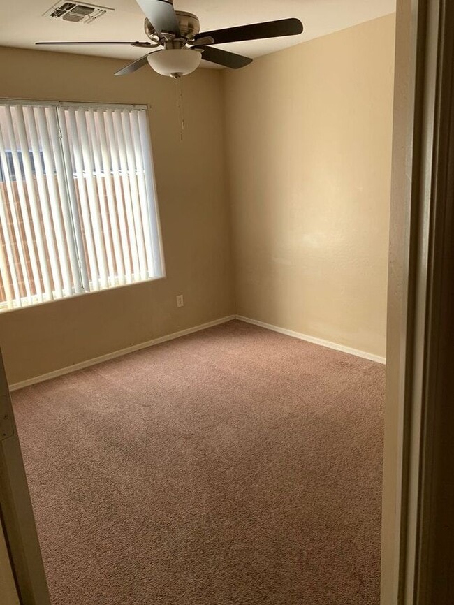 Building Photo - COMING SOON! Bright, Open Floorplan - Close to Freeways