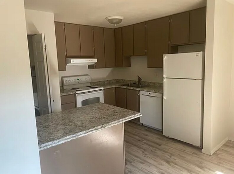 Building Photo - 925 Columbia Rd