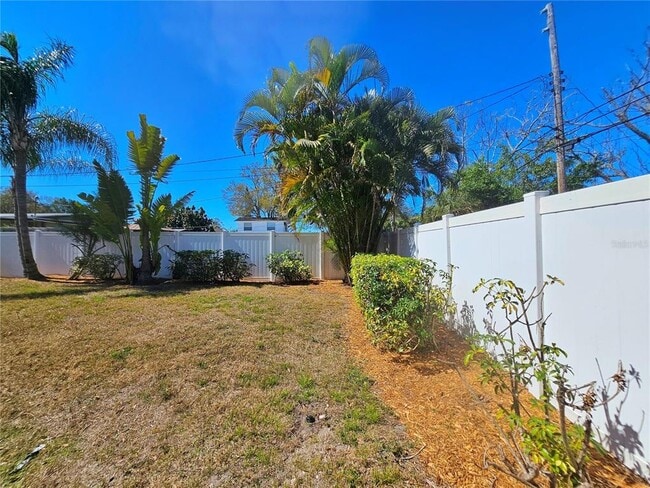 Building Photo - 5610 Kelly Dr N