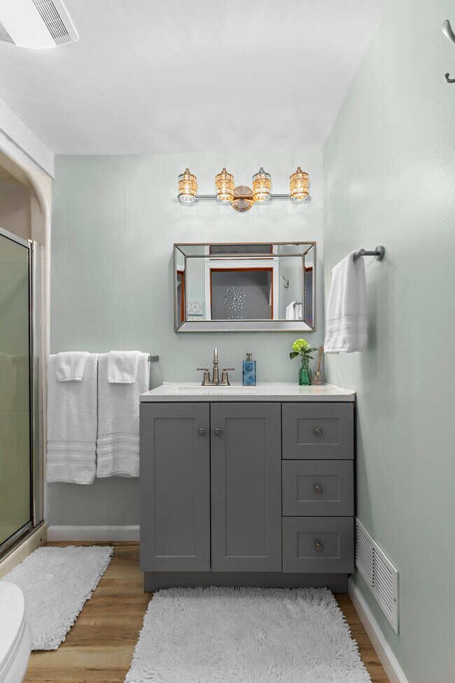 Building Photo - 302 E Wilson Ave