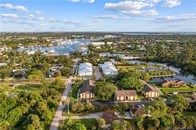 Building Photo - 4885 SE Capstan Ave