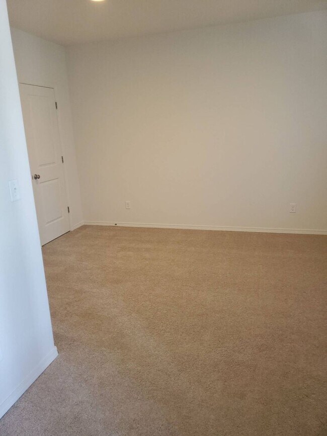 Building Photo - 4 bed 2.5 bath home in Mae Valley area of Moses Lake