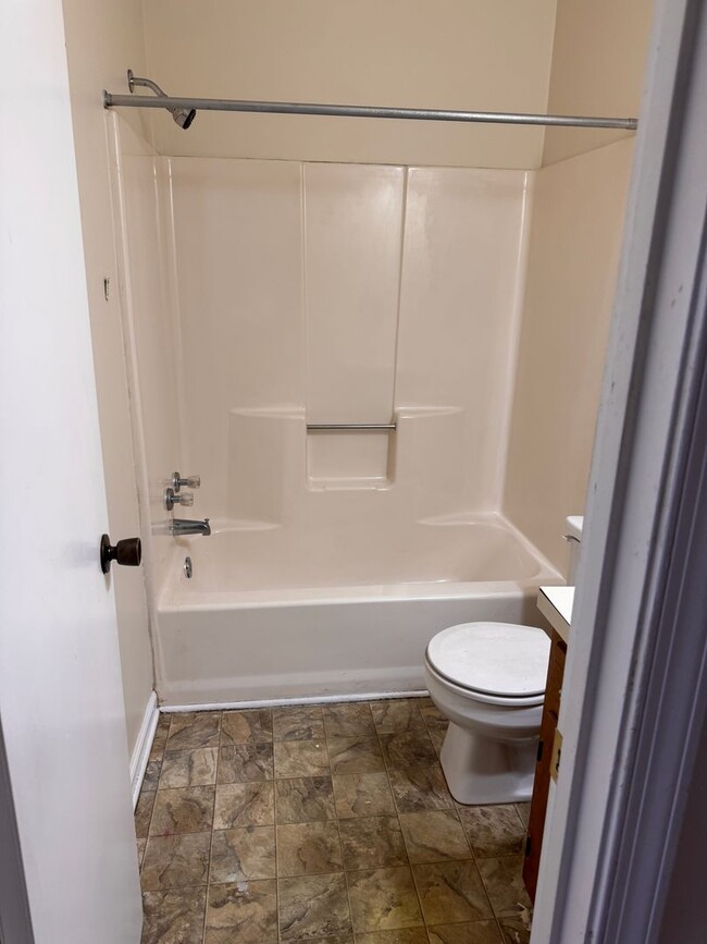 Building Photo - 3 Bedroom || 2.5 Bathroom Townhouse