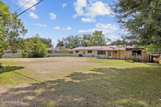 Building Photo - 209 Karen Dr