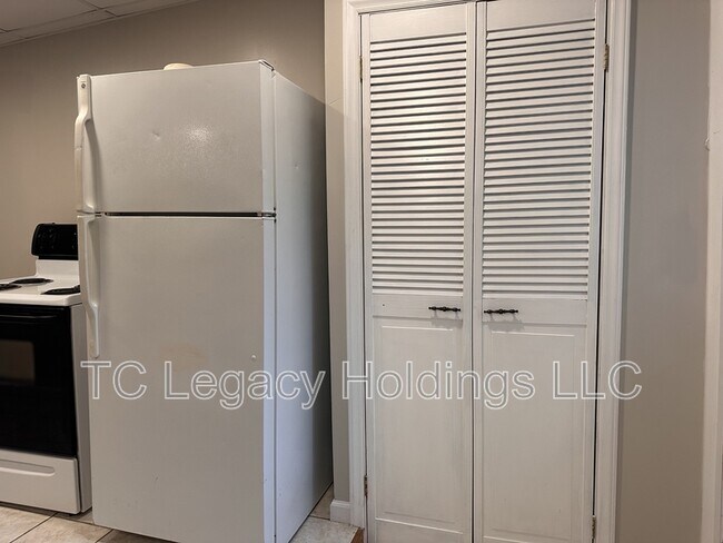 Building Photo - 388 Broaddus Ave