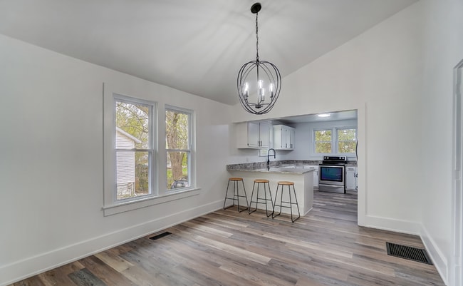 Building Photo - 3BR/2BA Home in Bellefontaine - Completely...