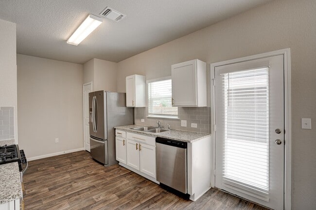 Building Photo - 10602 Tildon Ave