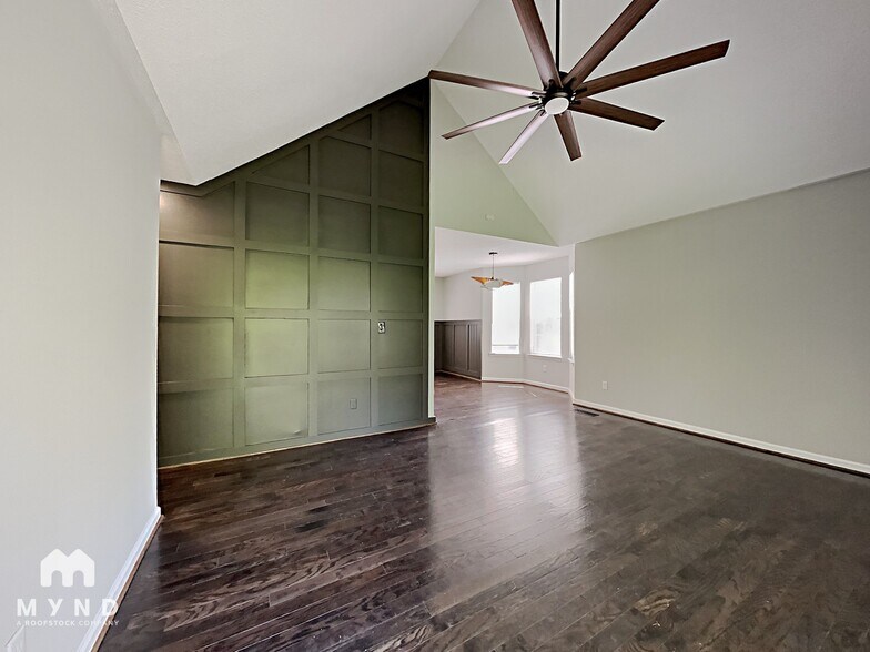 Building Photo - 1021 Medina Dr
