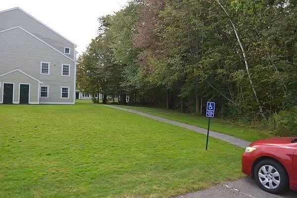 Building Photo - 600 Brookside Dr