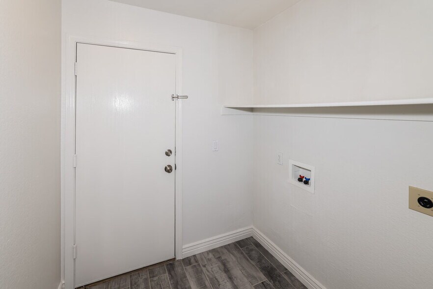 Building Photo - 3916 E Morrow Dr