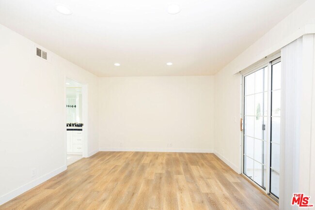 Building Photo - 1338 Yale St