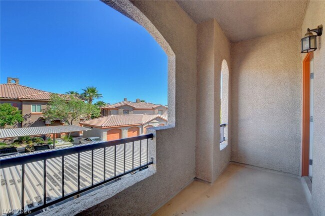 Building Photo - 7701 W Robindale Rd