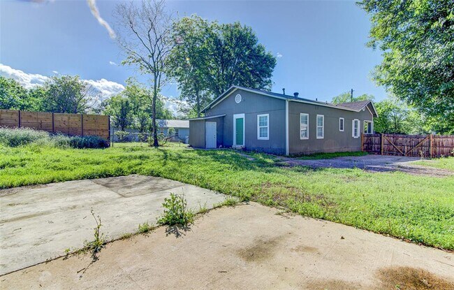 Building Photo - 2544 Sol Wilson Ave