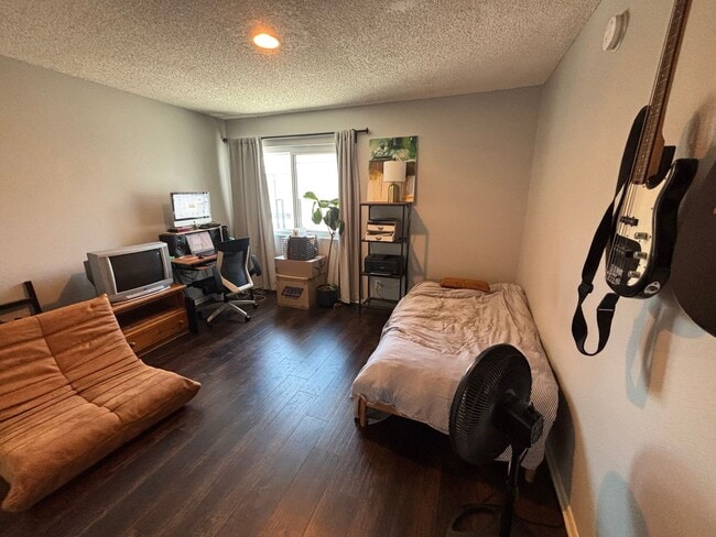 Building Photo - COMING SOON! 3 Bedroom Townhome for Rent i...
