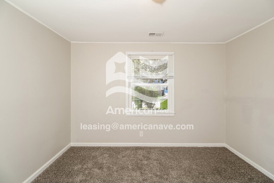 Building Photo - 30 Burdock Cir