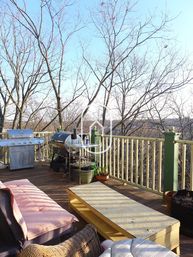 Building Photo - 45 Beech Glen St