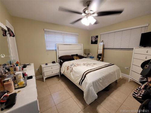 Building Photo - 2233 SW 57th Ct