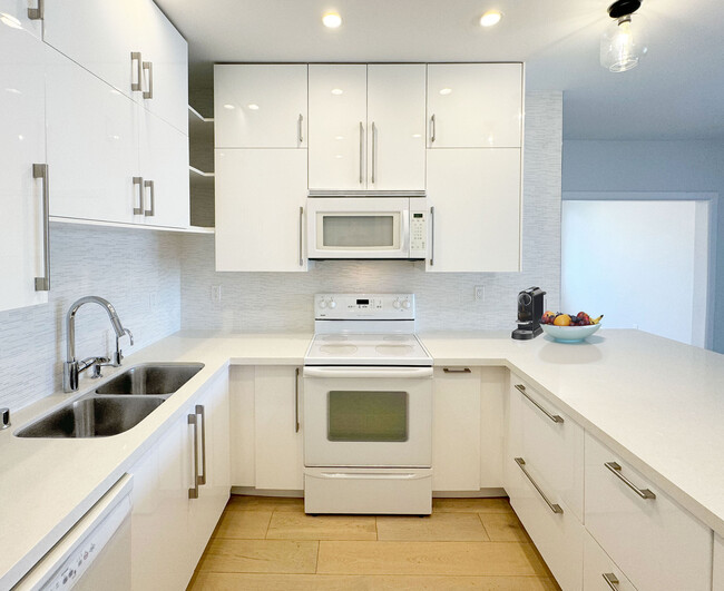 Kitchen - 900 Euclid St